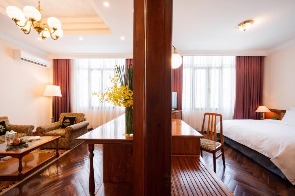 Suite Century
