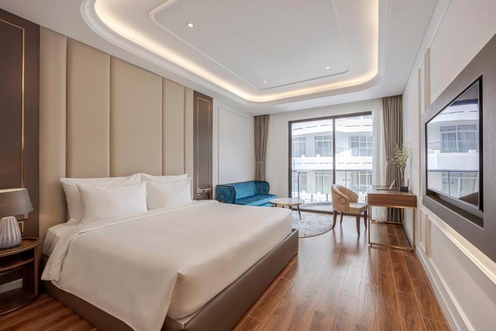 Phòng Deluxe Giường Đôi Có Ban Công