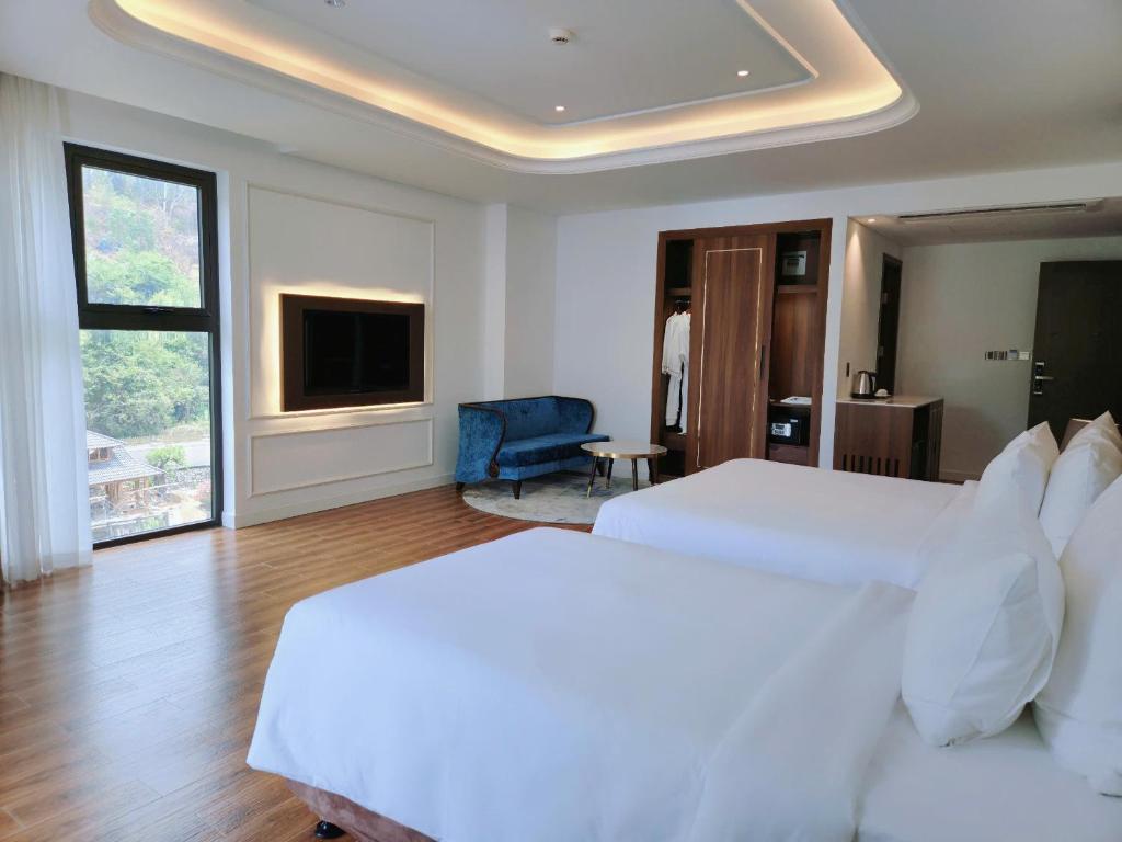 Phòng 3 Người Nhìn Ra Núi