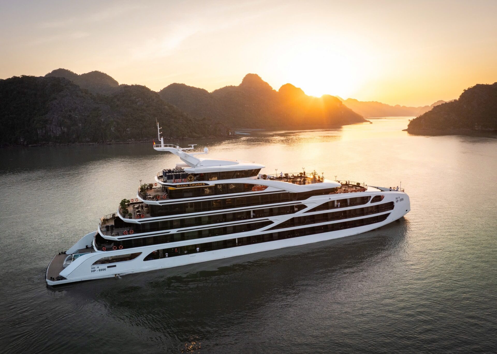 Diana Cruise through Halong & Lan Ha Bay.