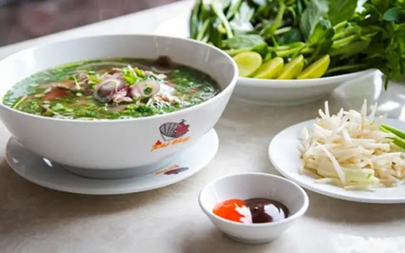 pho-hung-nguyen-trai-saigon.jpg
