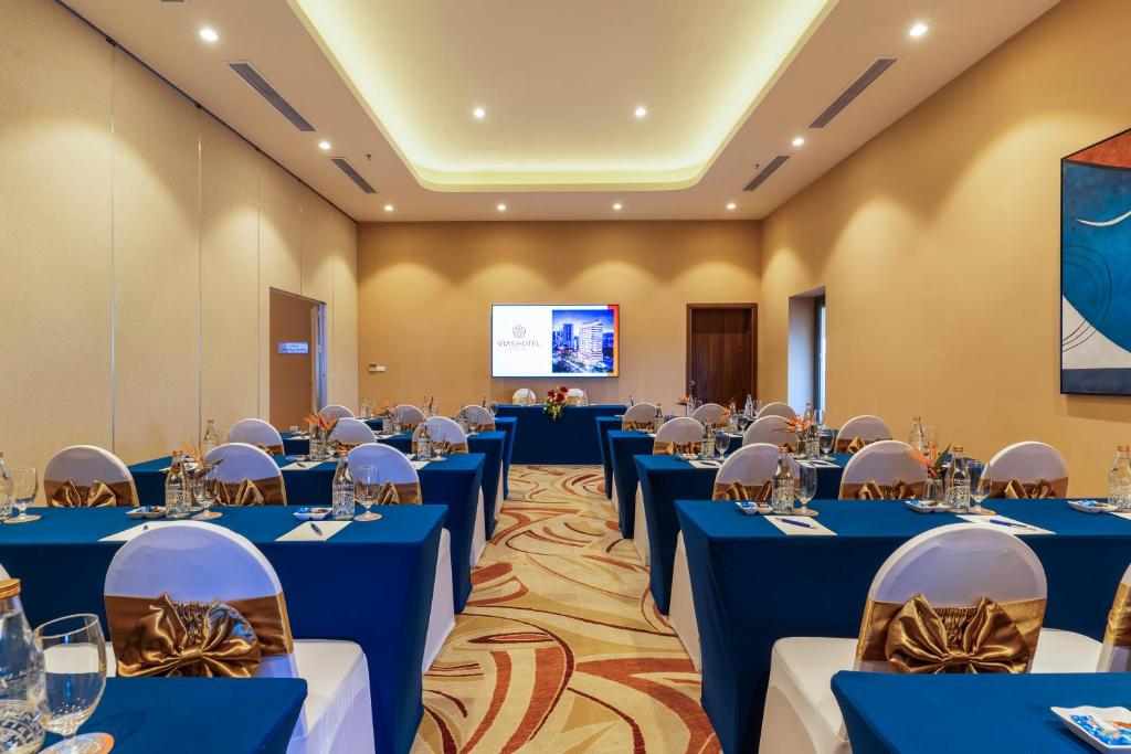 meeting-room-2.jpg