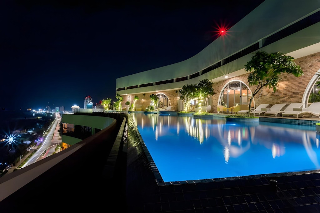 vias-pool-view-2.jpeg