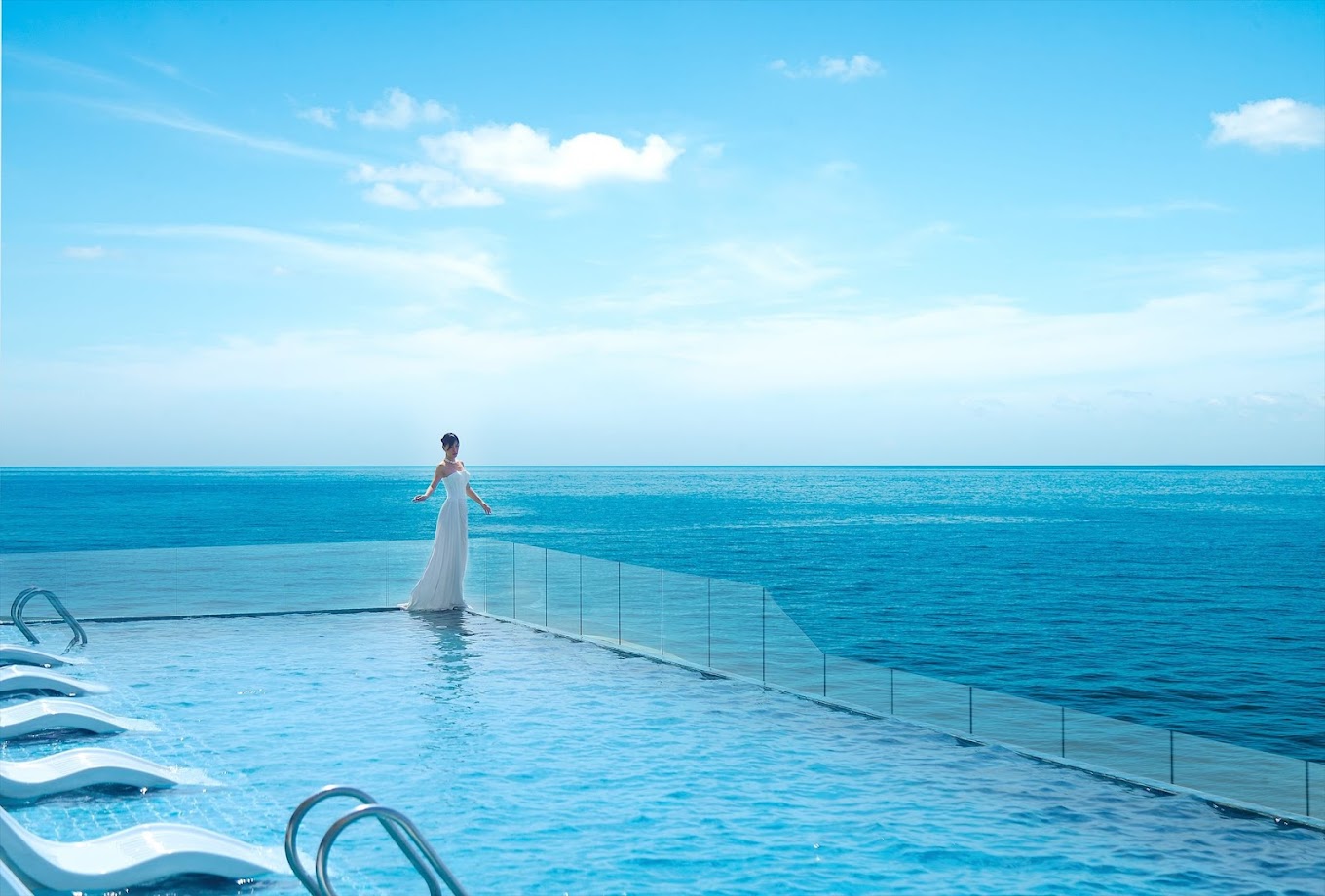 vias-pool-view.jpg