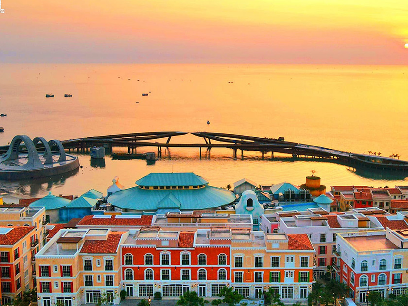 Thị trấn Hoàng Hôn Sunset town, Cầu Hôn Phú Quốc