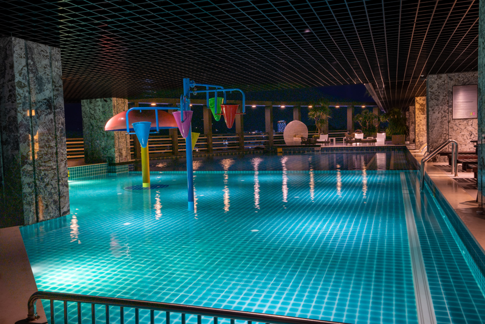 M-POOL-MALIBU-HOTEL-23.jpg