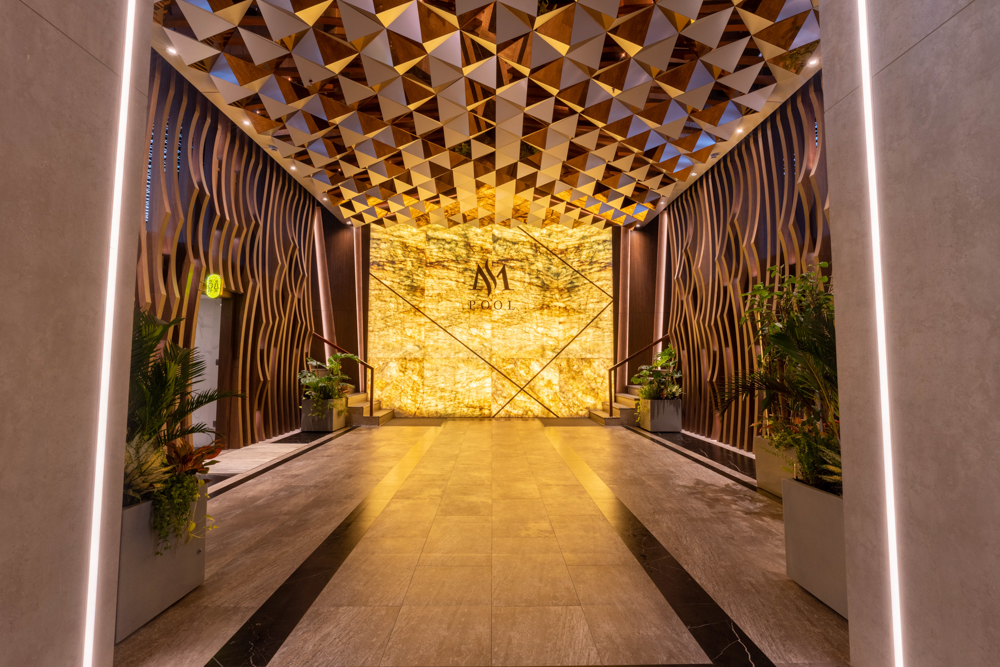 M-POOL-MALIBU-HOTEL-34.jpg